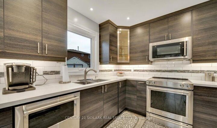 Property Photo: 107 Clayton Crescent ON L1C 4N9