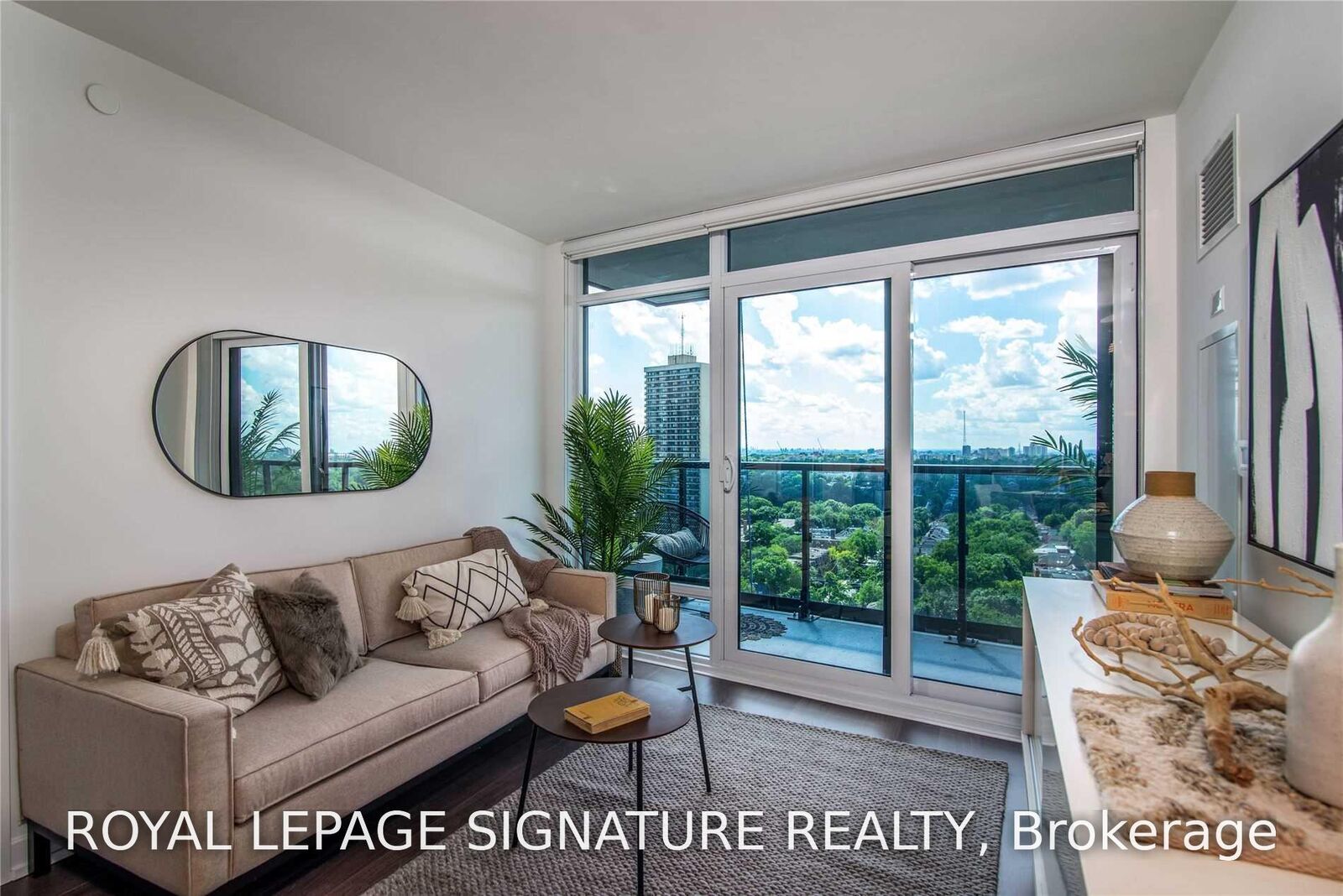 Property Photo: 18 Erskine Avenue 3110 ON M4P 1Y2