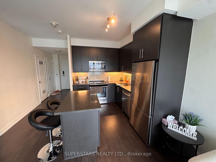 Property Photo: 85 Oneida Crescent 816 ON L4B 0H4