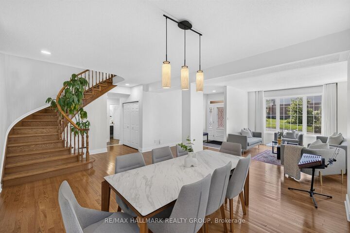 Property Photo:  42 Glenrill Place S  ON K2M 2T5 