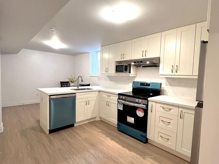 Property Photo: 3087 Velmar Drive #Bsmt ON L5M 6W4