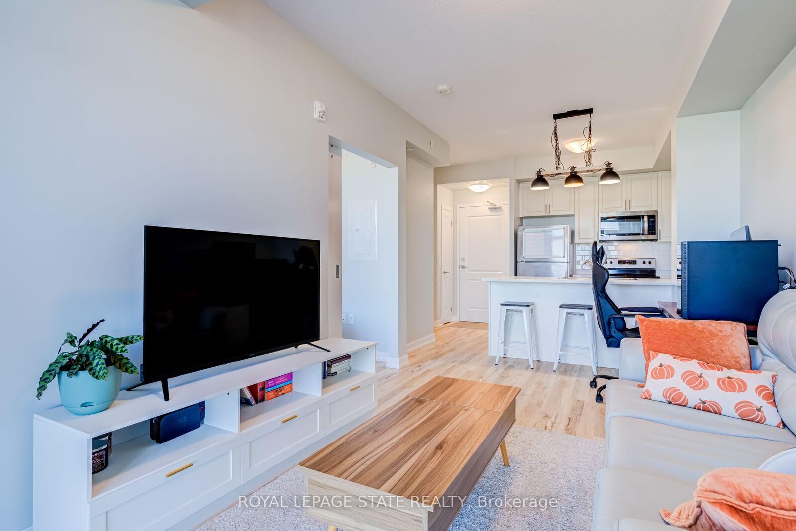 Property Photo: 5055 Greenlane Road 412 ON L0R 1B3
