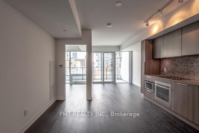 Property Photo: 85 Wood Street 1617 ON M4Y 0E8