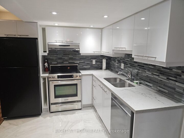 Property Photo:  58 Stemmle Drive Basement  ON L4G 6N4 