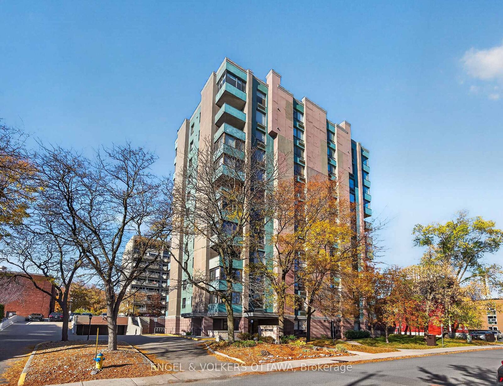 Property Photo:  40 Arthur Street 203  ON K1R 7T5 