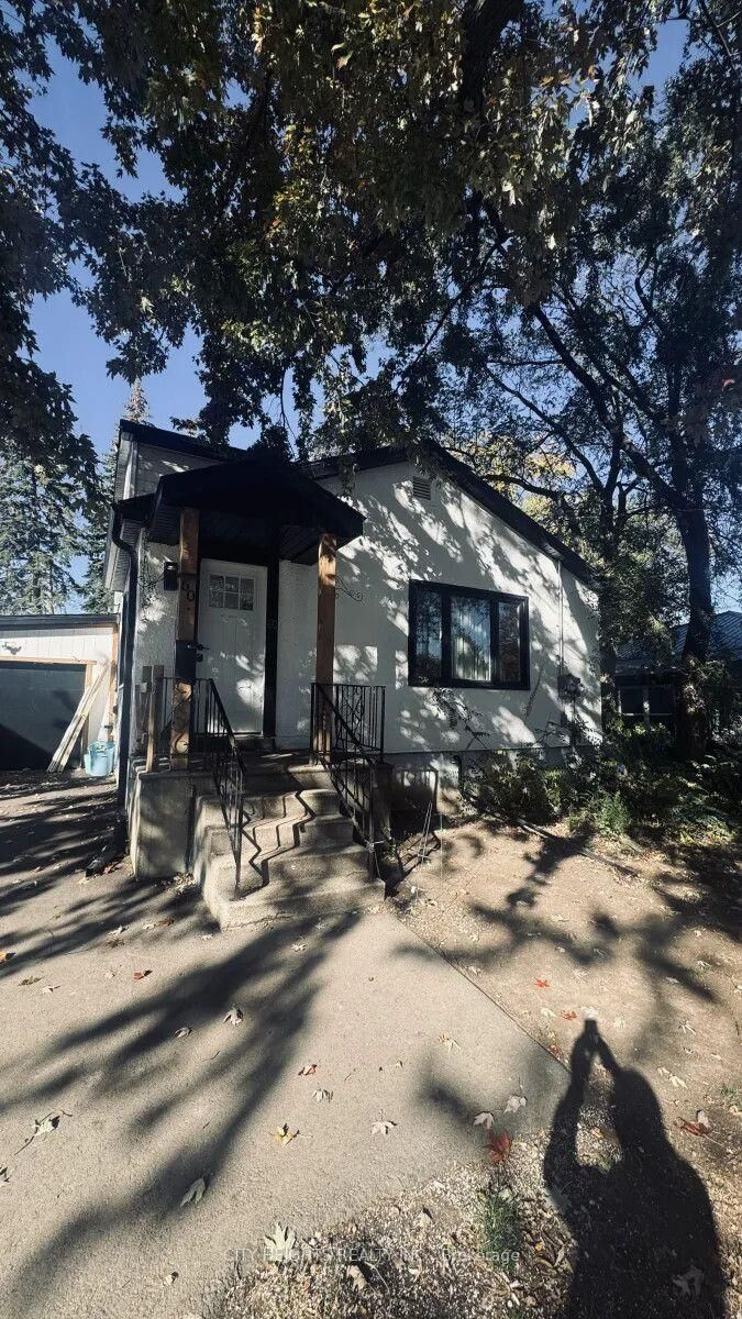 Property Photo: 60 Homewood Avenue Lower ON L3K 5L8