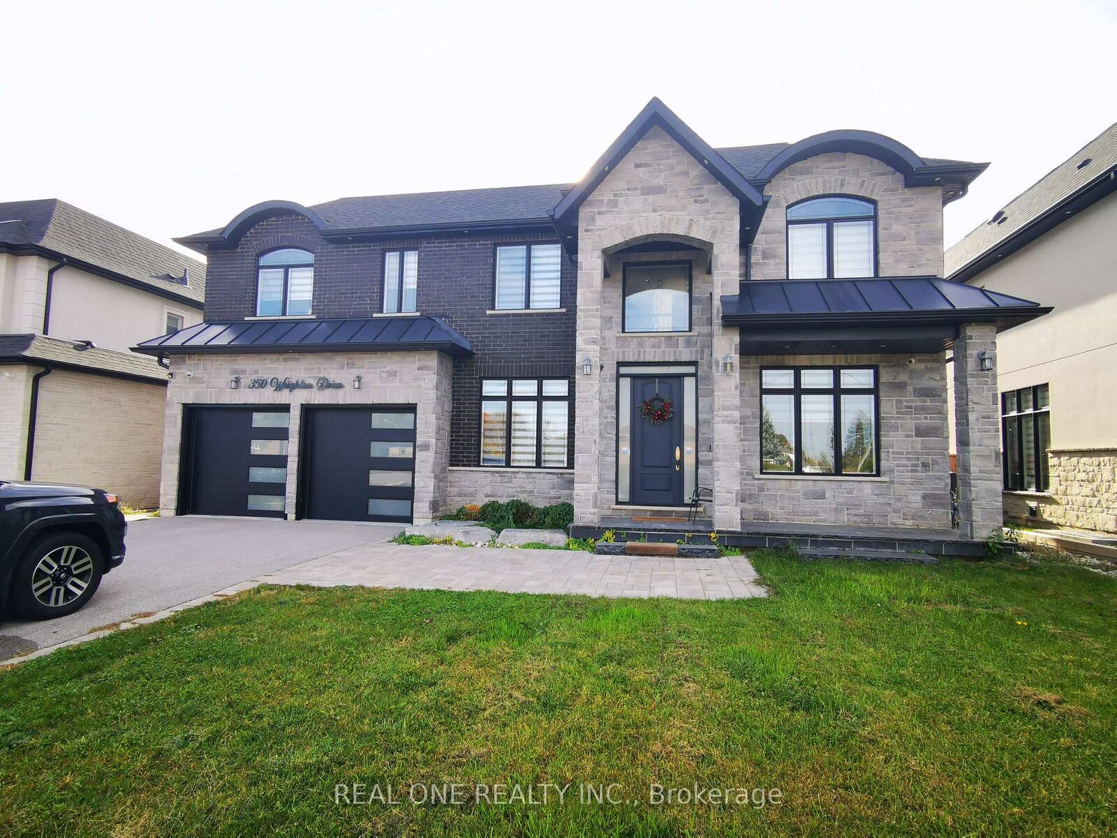 Property Photo: 350 Weighton Drive Lower ON L6K 2R4