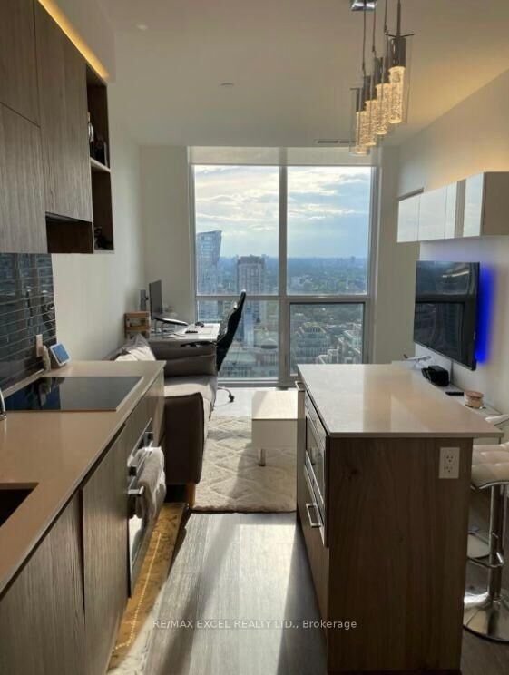 Property Photo: 1 Yorkville Avenue 3103 ON M4W 1L1