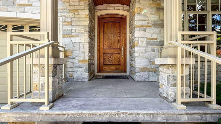 Property Photo:  50 Bonnyview Drive  ON M8Y 3G6 