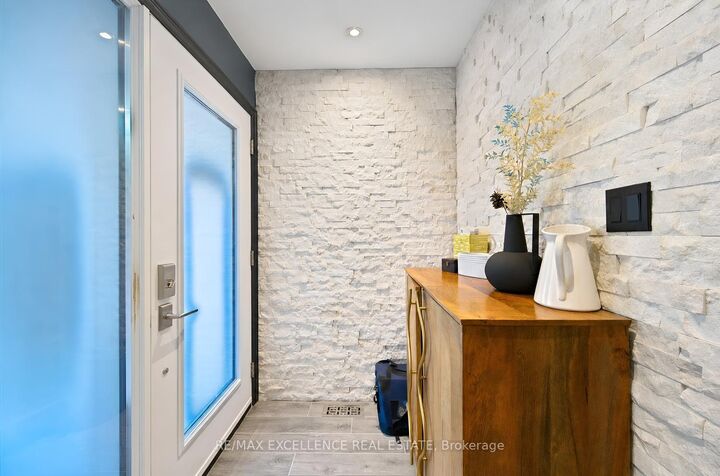 Property Photo:  20 Manett Crescent  ON L6X 4X4 