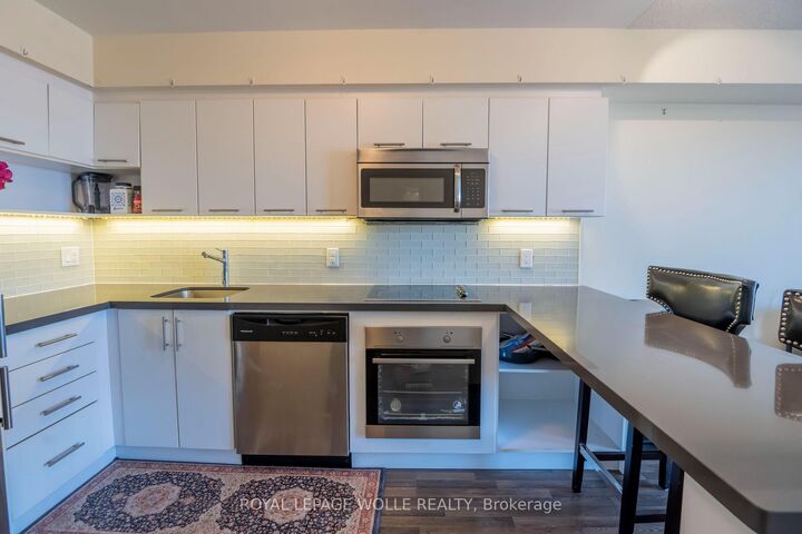 Property Photo:  555 Wilson Avenue E409  ON M3H 0C5 