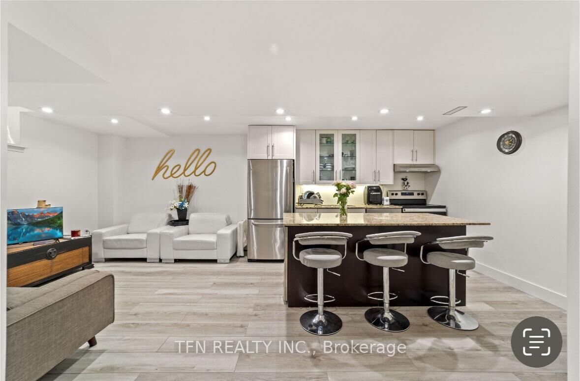 Property Photo:  17 Camden Drive Room #1  ON L4K 5S6 