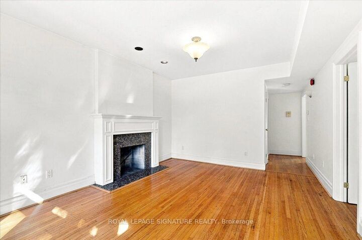 Property Photo:  12 Foxbar Road 2  ON M4V 2G6 