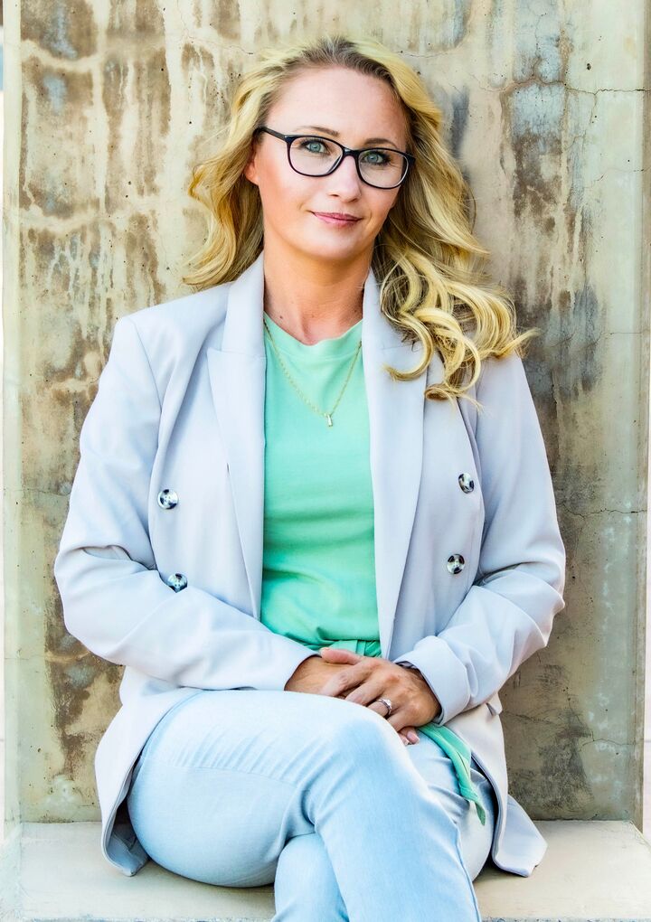 Torri Price, Real Estate Salesperson in Victorville, LEADERS
