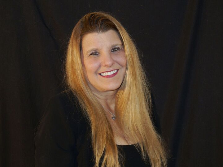 Cindy Kurtz, Real Estate Salesperson in Las Vegas, Americana