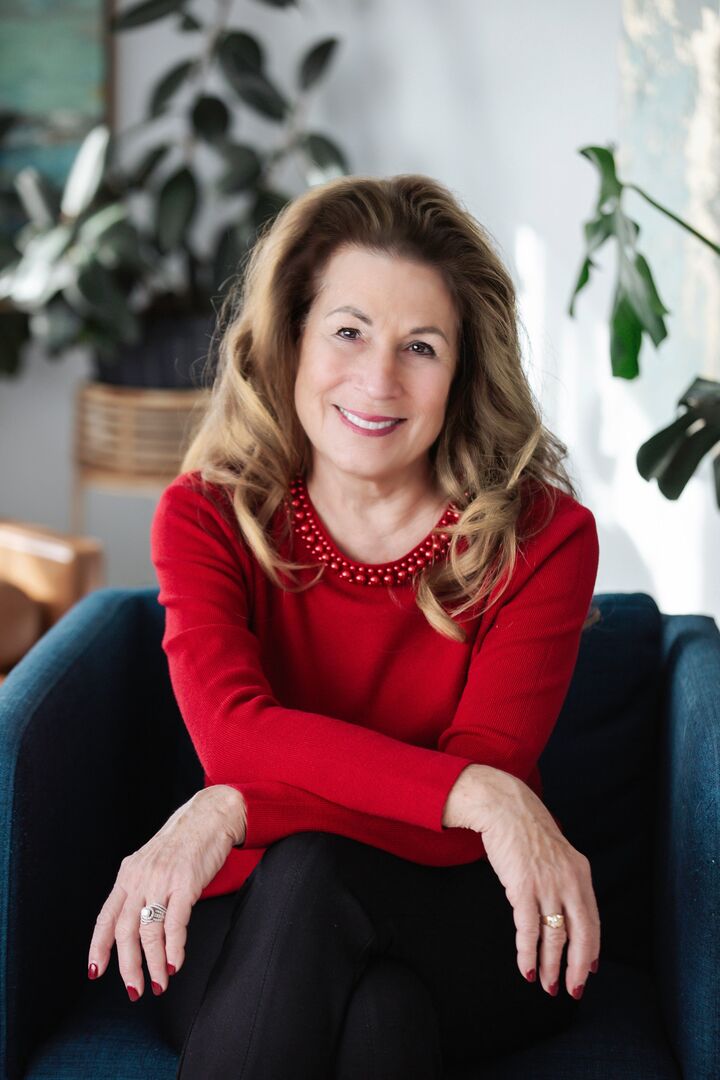 Lori Periard, Associate Real Estate Broker in Saginaw, Signature Realty