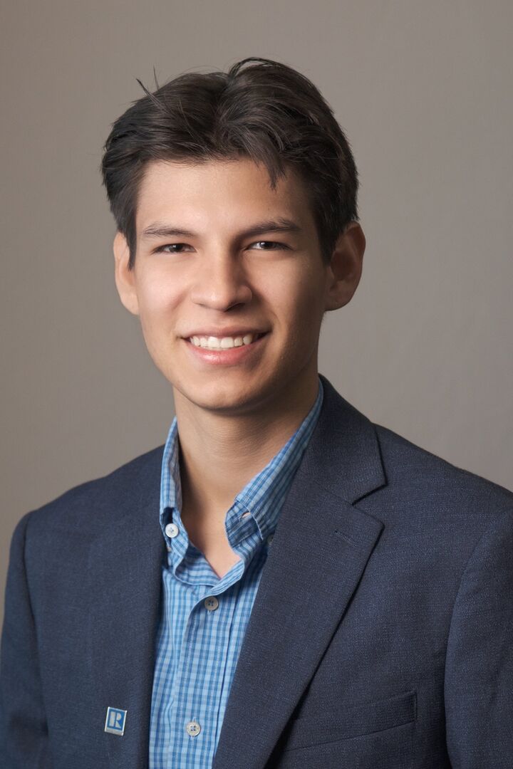 Victor Oviedo Fortin, Real Estate Broker in Zionsville, Scheetz