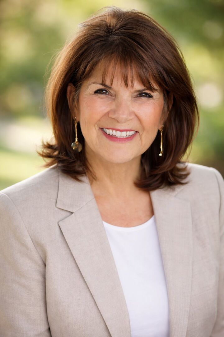 Roberta Garduno, Real Estate Salesperson in Chino, Top Team