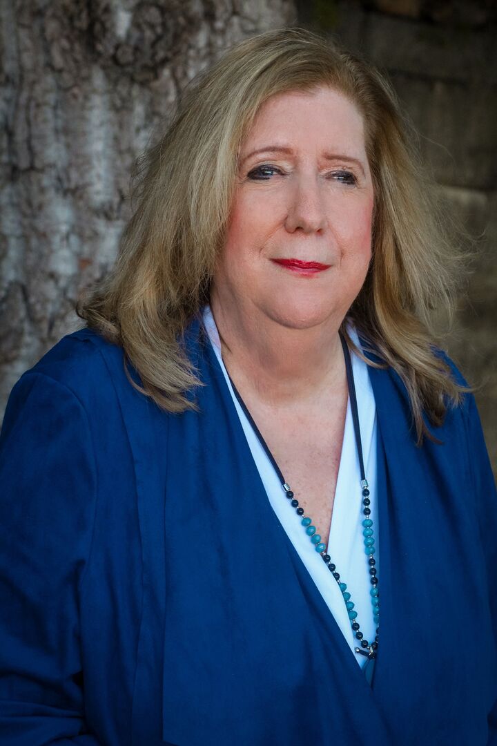 Charlotte Hoek, Real Estate Salesperson in Bluffton, Paracle