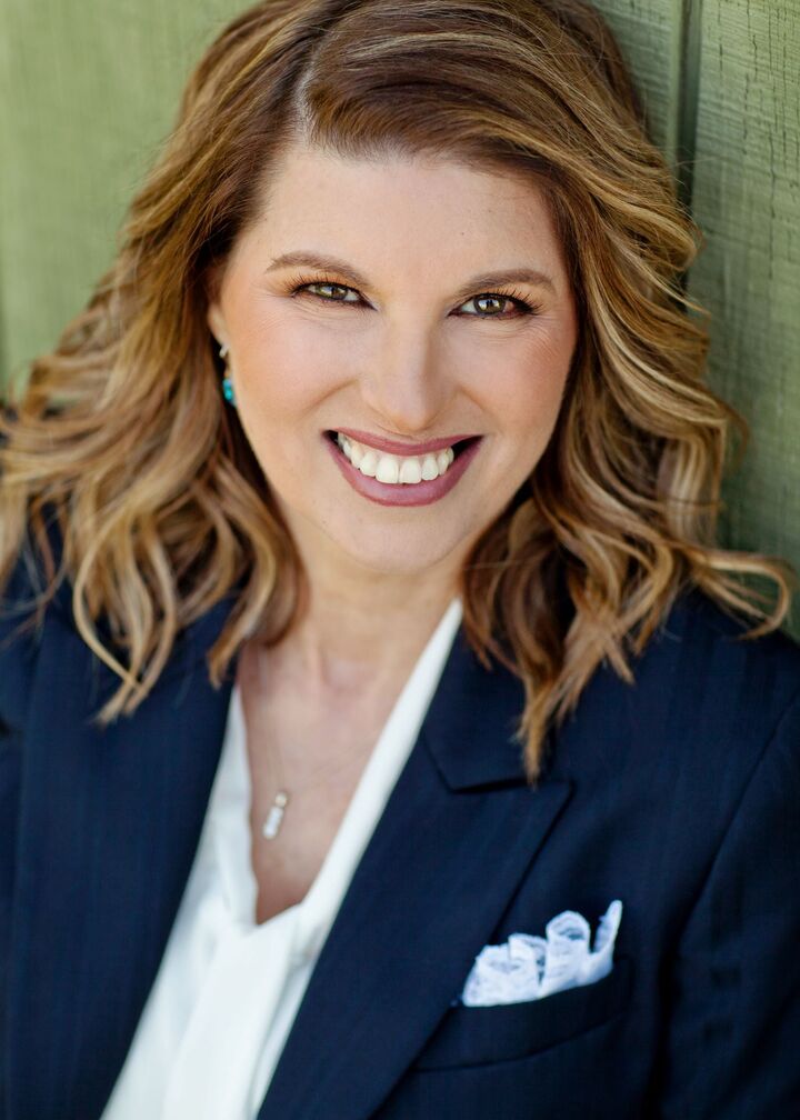 Theresa Cassi-Hook, Real Estate Salesperson in Fredericksburg, Elite