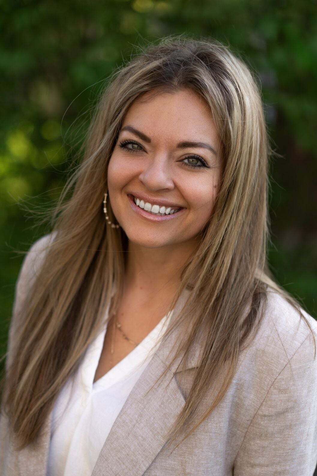Trina Williams, Real Estate Salesperson in Okemos, Professionals