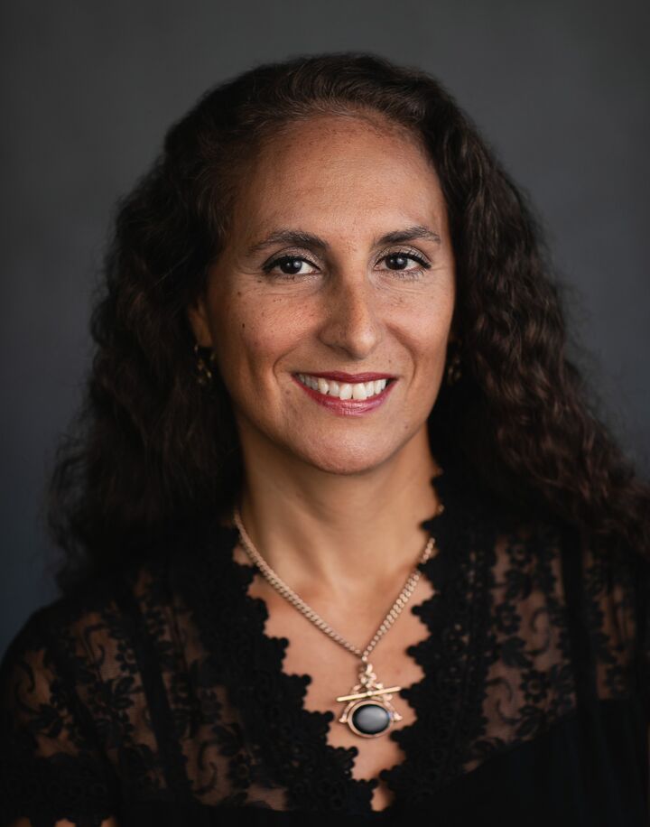 Almendra Minnaar, Real Estate Broker in Bloomington, Scheetz