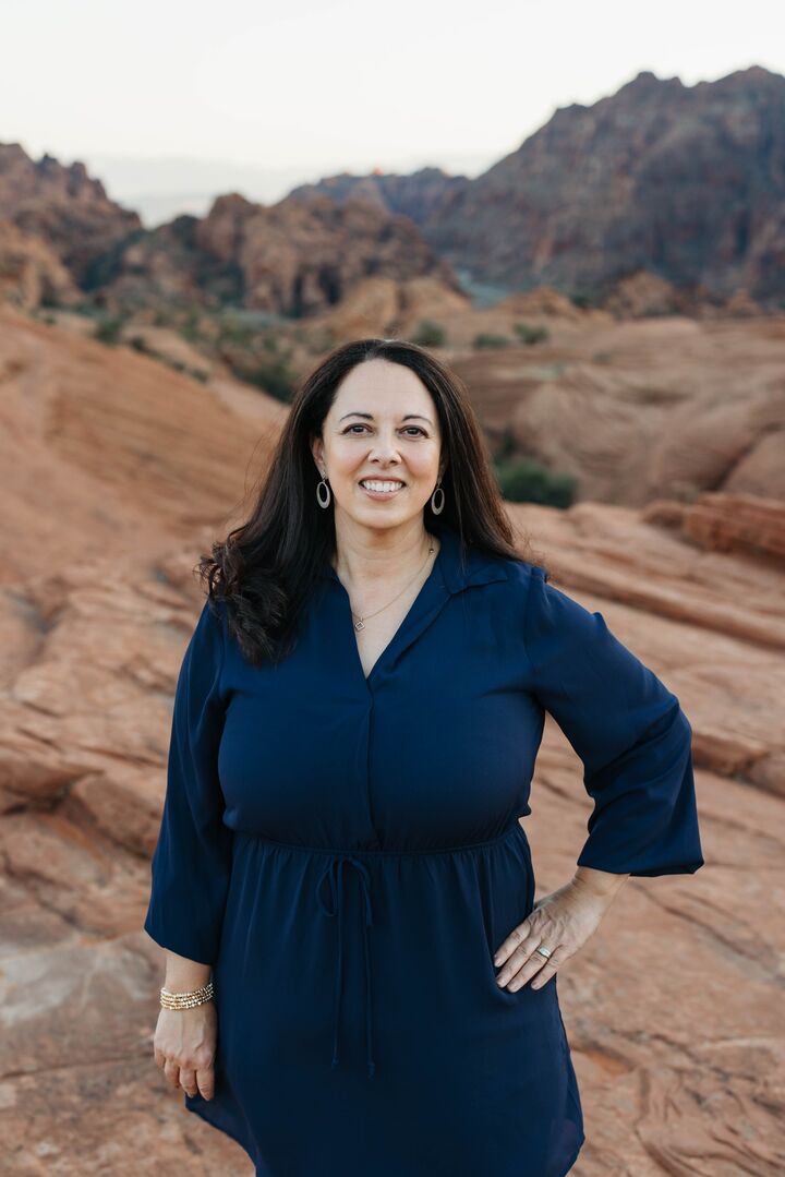 Lora Pratt-Umbarger, Real Estate Broker in Manchester, Heritage Group