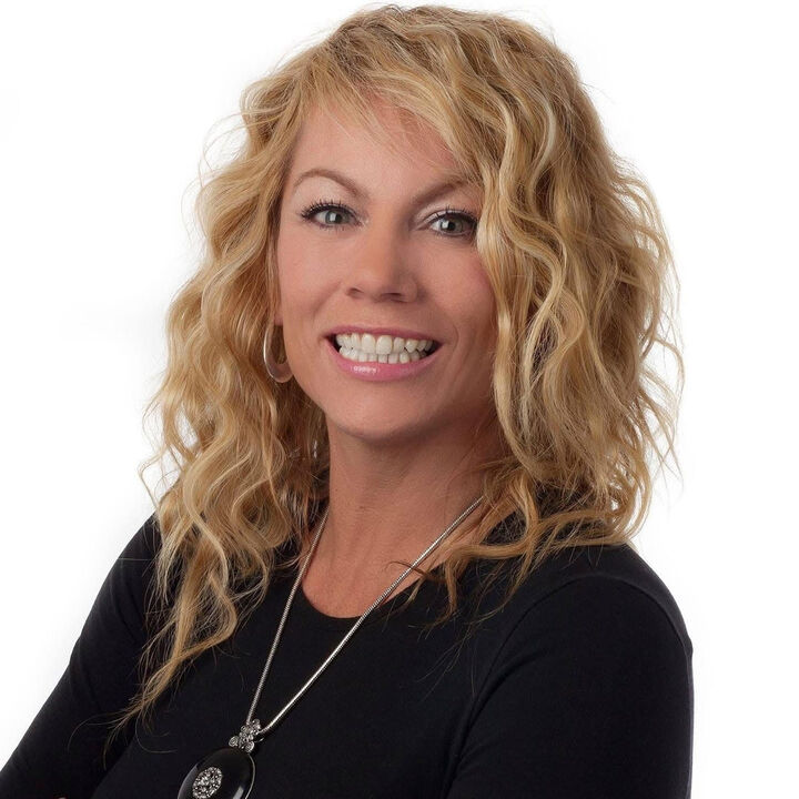 Suzane Pownall, Bilingual REALTOR® in Ottawa, Coldwell Banker First Ottawa Realty, Brokerage
