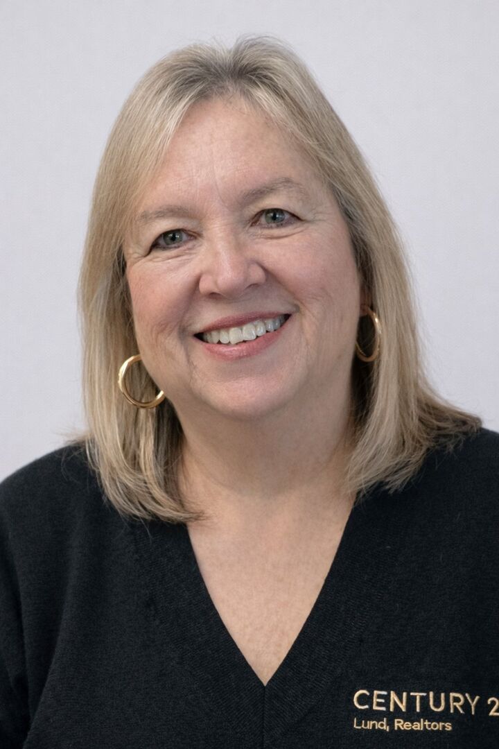 Martha Hunt,  in Chehalis, Lund, Realtors