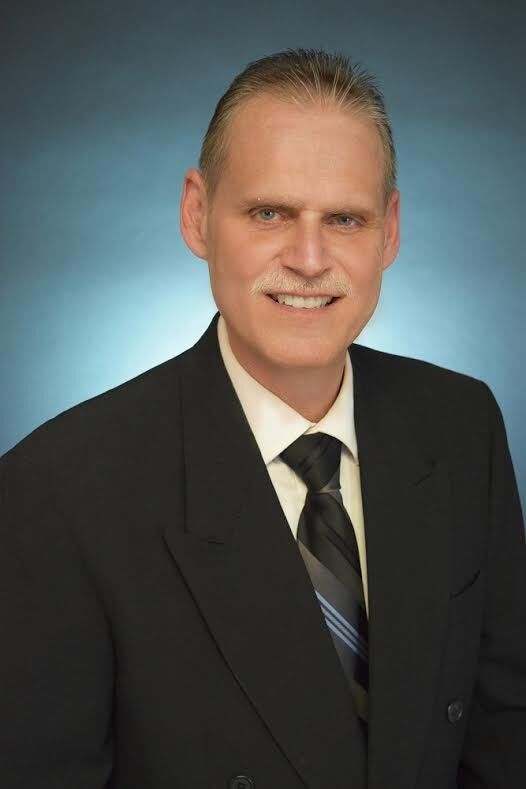 Dean Castelli,  in Livonia, Professionals