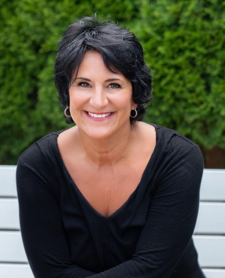 Vikki Wade, Associate Real Estate Broker in Saint Joseph, Affiliated