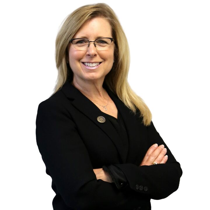 Carolyn Plunkett, Associate Real Estate Broker in Shelby Township, Professionals