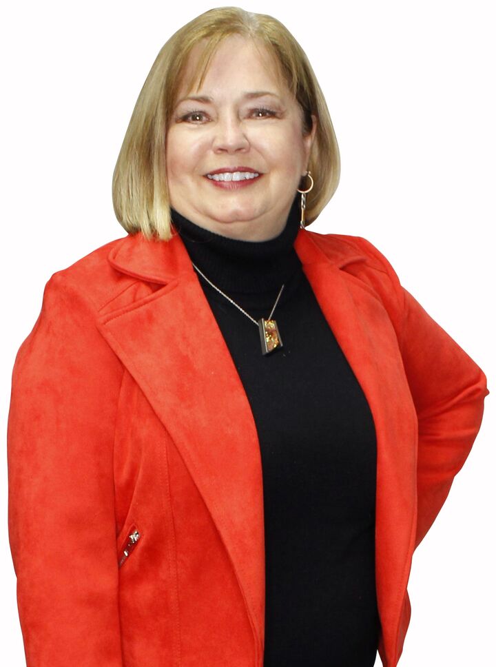 Molly Alderdice, Real Estate Broker in Fort Wayne, Bradley Realty, Inc.