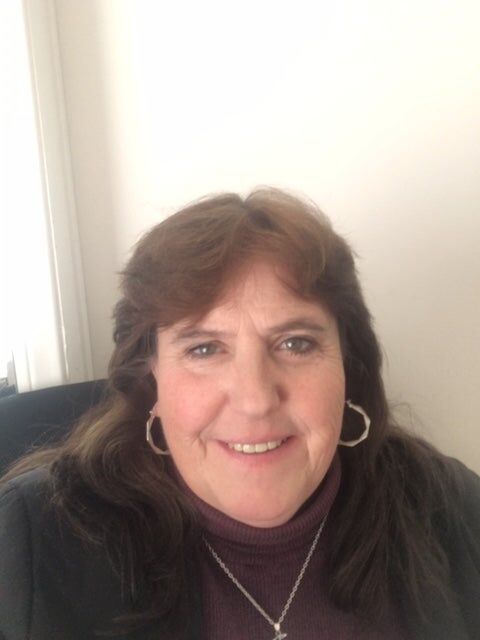 Paula Glidden, Real Estate Salesperson in Pahrump, Americana
