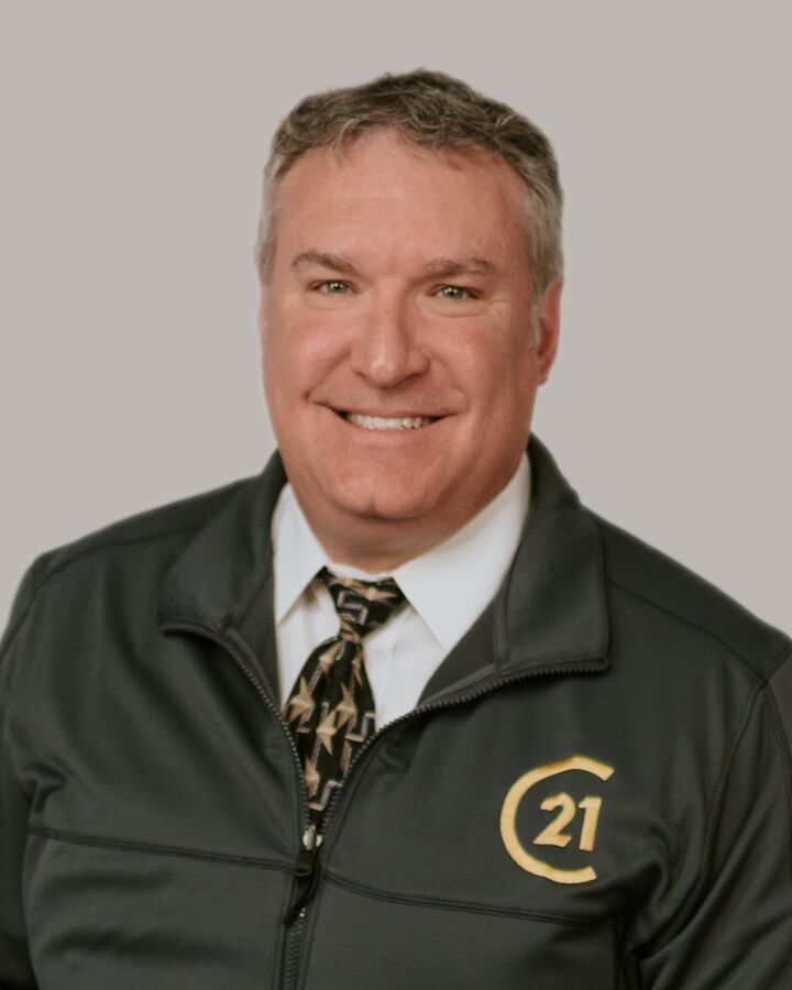 Chris Wisehart, Real Estate Salesperson in Columbus, Realty Team