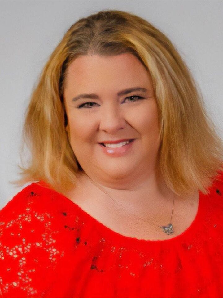 Jen Bauer, Real Estate Salesperson in Saint Joseph, Affiliated