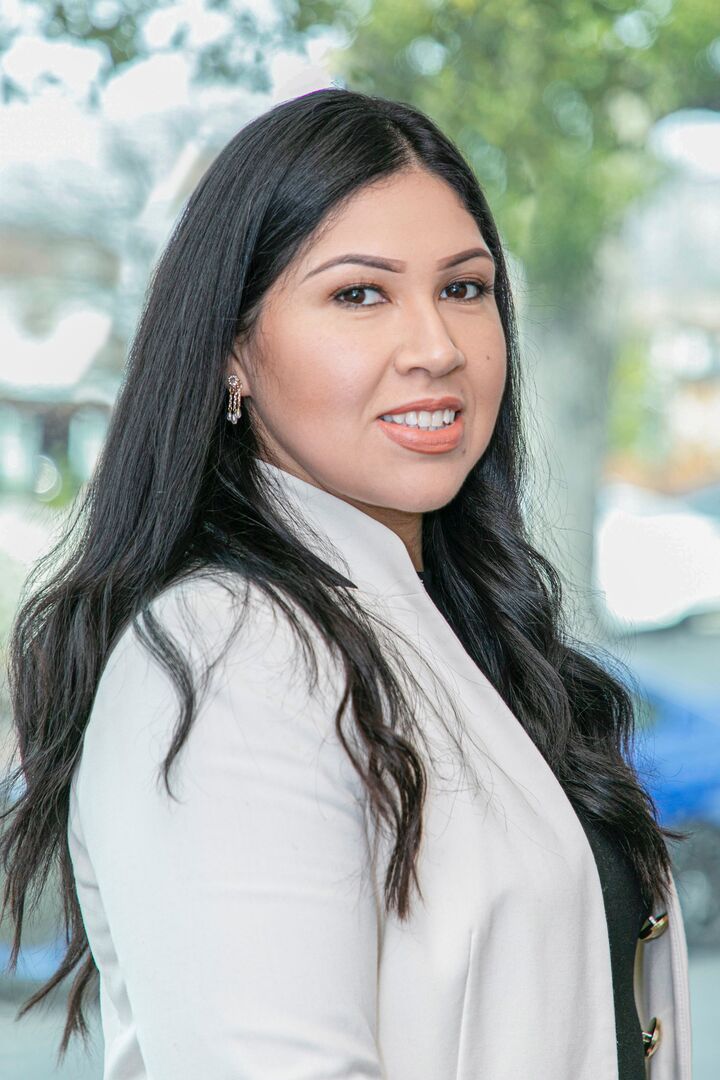 Tanya Galarza, Real Estate Salesperson in Glendale, Hallmark Realty