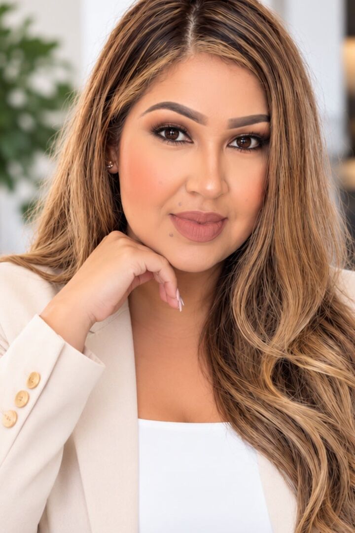 Tanya Galarza, Real Estate Salesperson in Glendale, Hallmark Realty