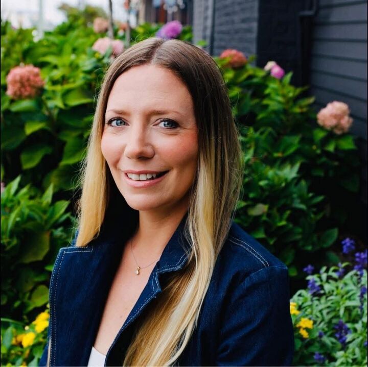 Michele Moritz,  in Long Beach Township, Murphy & Co.