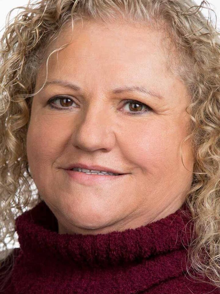 Carrie Buckett, Associate Real Estate Broker in Roscoe, Affiliated