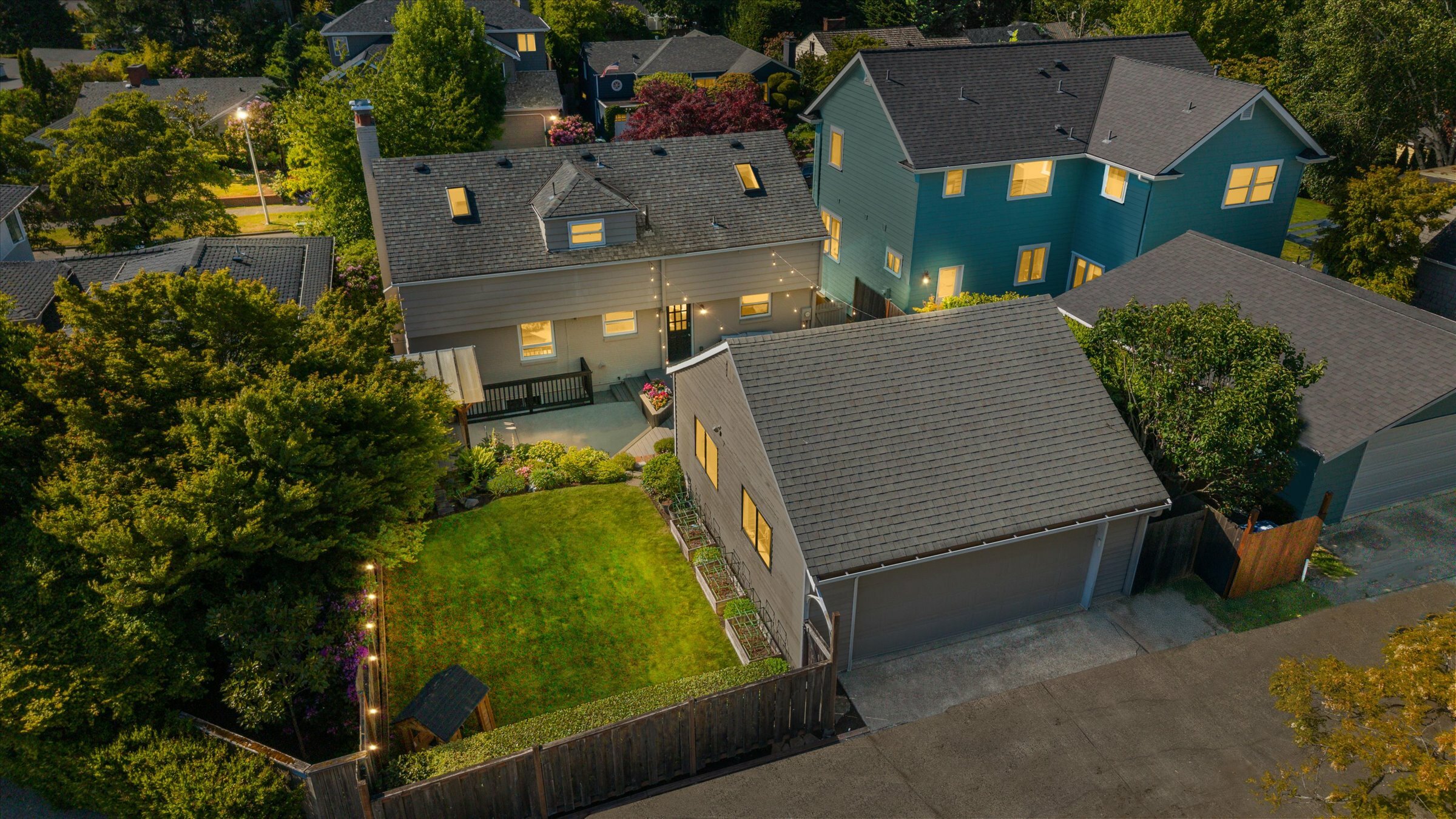 Property Photo: 3414 42nd Avenue W WA 98199