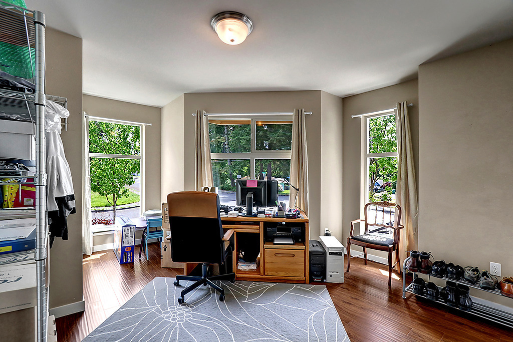 Property Photo: Entry 5501 234th St SW 1 WA 98043