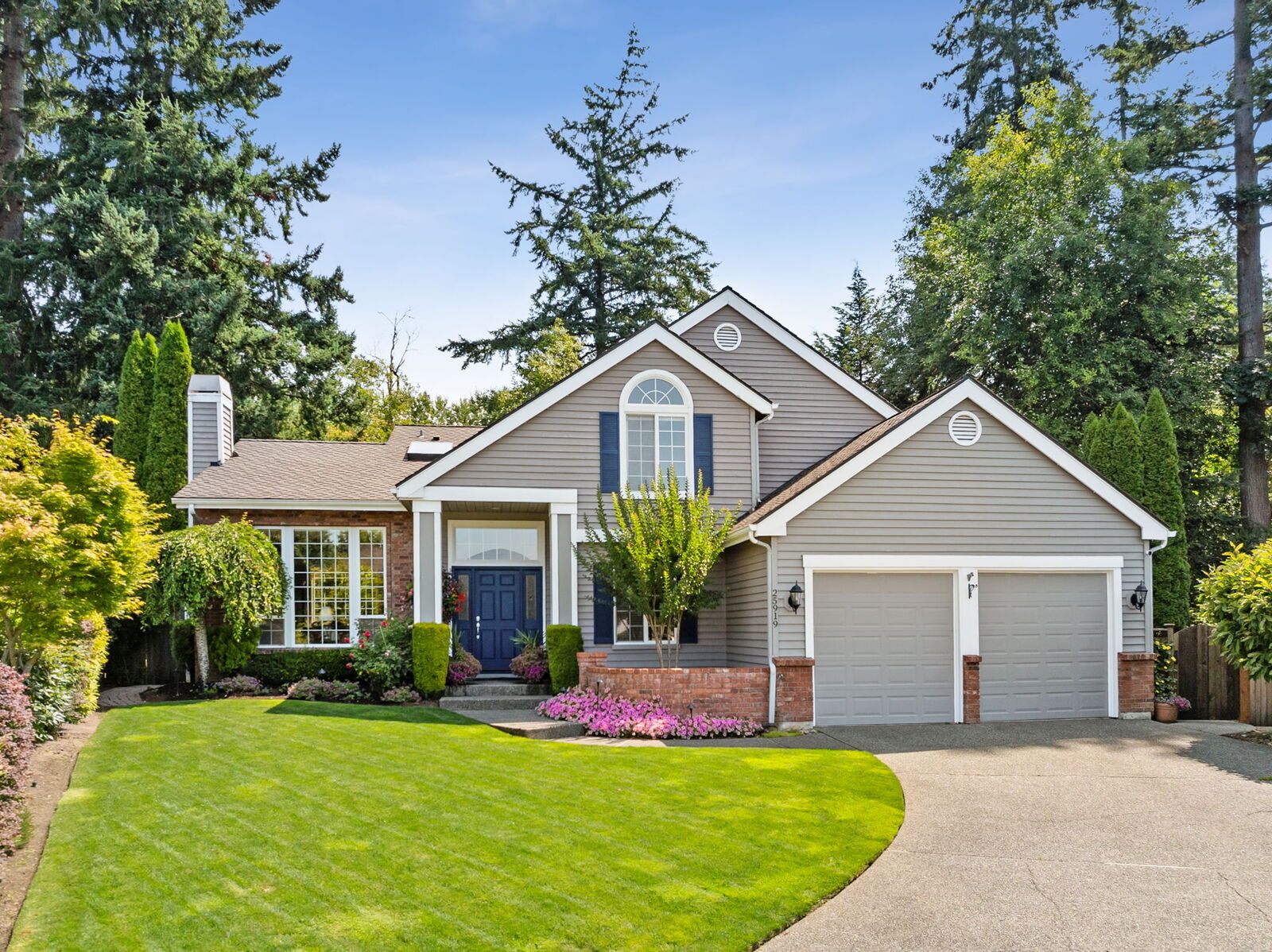 Property Photo: 25919 SE 40th Court WA 98029
