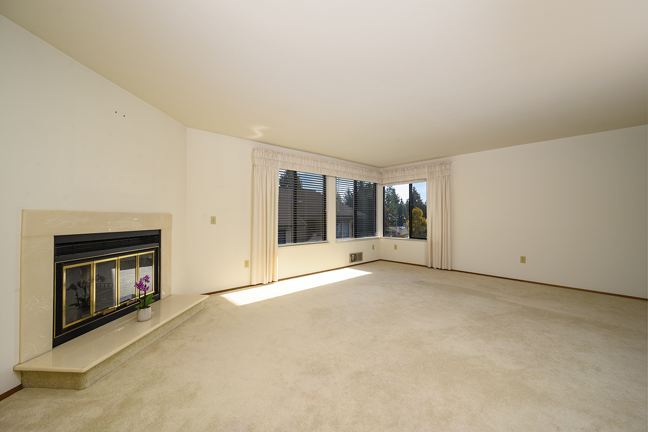 Property Photo: Living & Dining Room 910 S 248th St 4  WA 98198 