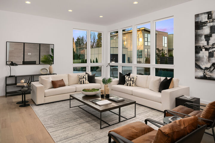 Property Photo:  517 18th Ave  WA 98033 