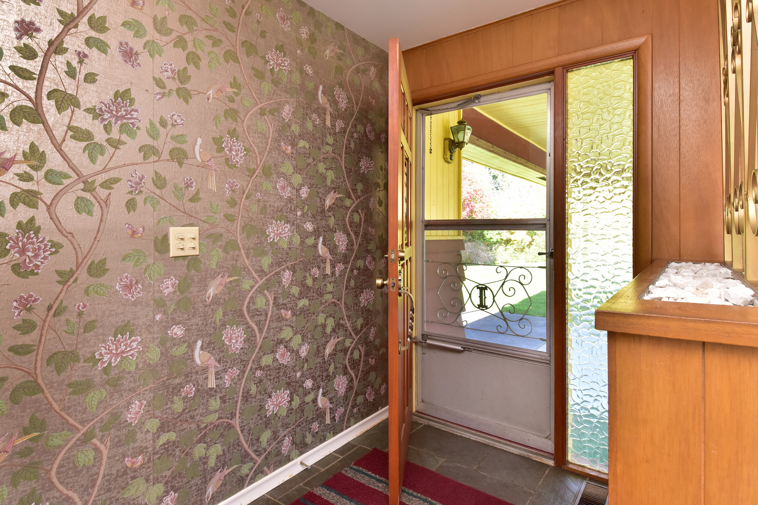 Property Photo: Entry 9723 Lincoln Lane WA 98230
