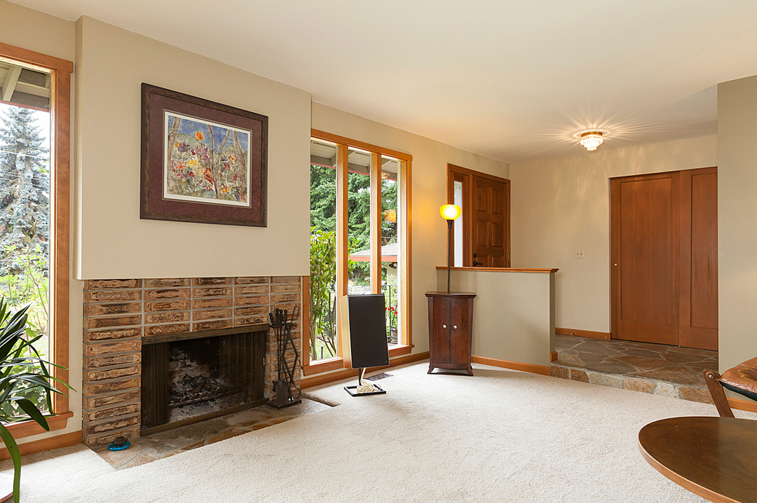 Property Photo: Living room 843 14th St SW  WA 98020 