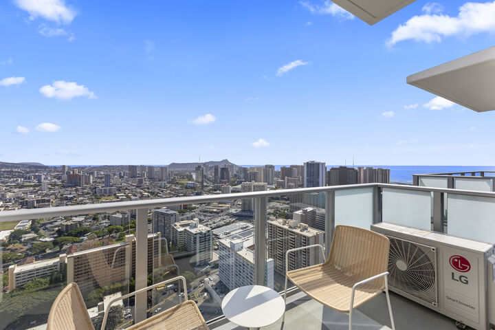Property Photo:  1500 Rycroft Street 4405R  HI 96814 
