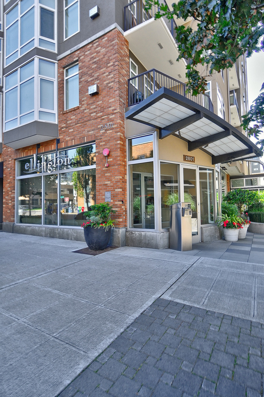 Property Photo: 2801 1st Ave 819 WA 98121