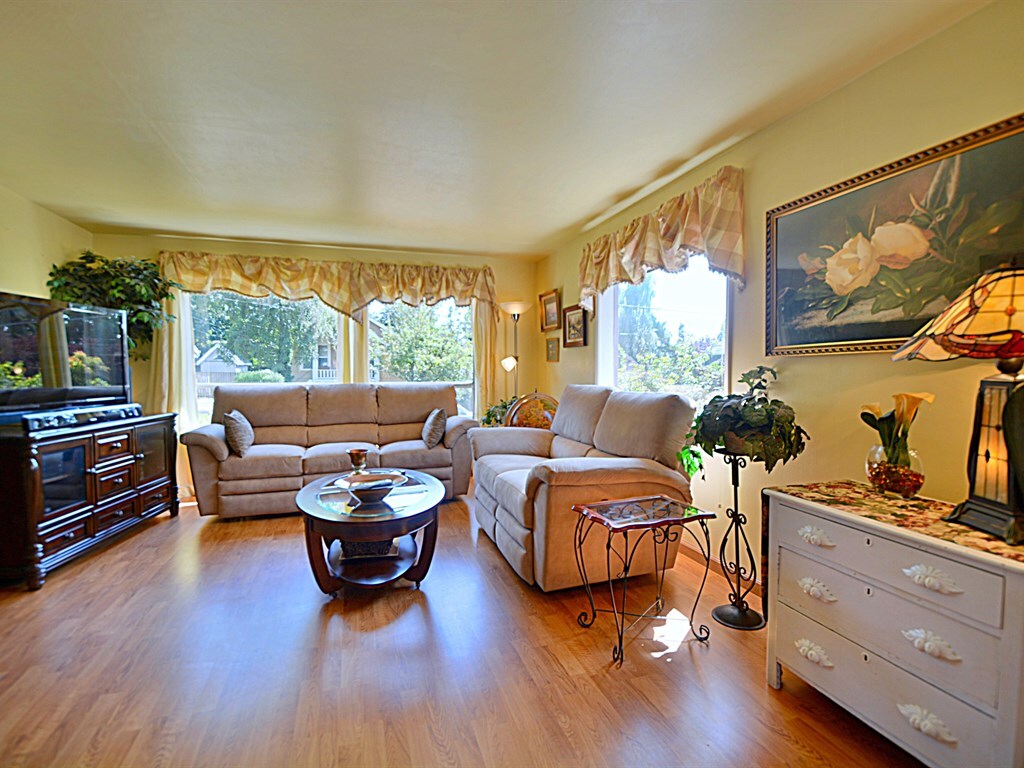 Property Photo: Living room 4714 SW Dawson St WA 98136